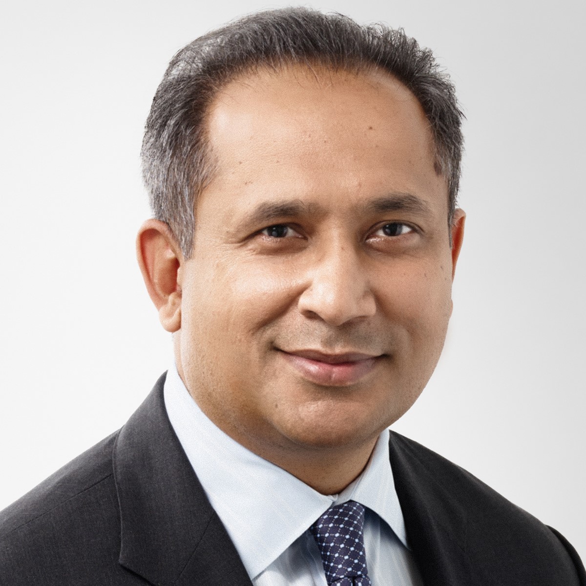 <hr></hr>Sarbjit S. Basra
<br>associé directeur du bureau de Toronto